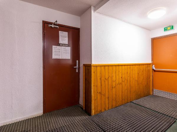 Résidence Le Necou - Les Ménuires : photo 2 de la chambre studio 306 avec balcon - vue sur montagne