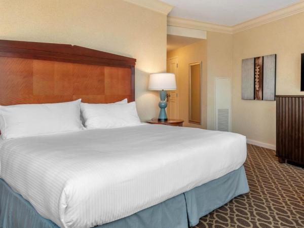 Omni Atlanta Hotel at Centennial Park : photo 6 de la chambre 	 premier room park view - 1 king bed w/ balcony
