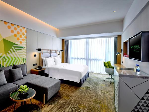 Holiday Inn Guangzhou South Lake, an IHG Hotel-Free Canton Fair Shuttle Bus : photo 3 de la chambre hébergement lit king-size standard