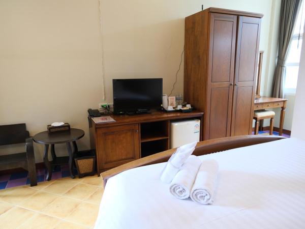 Feung Nakorn Balcony Rooms and Cafe : photo 2 de la chambre chambre quadruple Économique