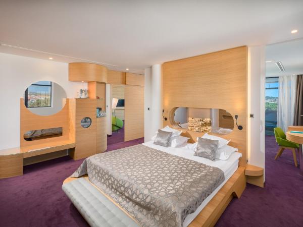 Hotel Olympia Sky : photo 4 de la chambre suite deluxe avec balcon