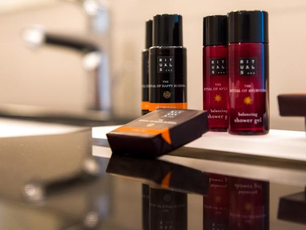 Hotel Olympia Sky : photo 1 de la chambre chambre double ou lits jumeaux de luxe avec balcon et vue sur la mer