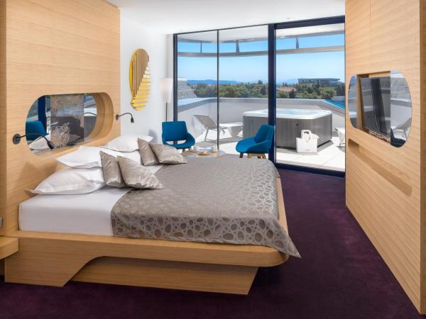 Hotel Olympia Sky : photo 3 de la chambre grande suite spa - vue sur mer