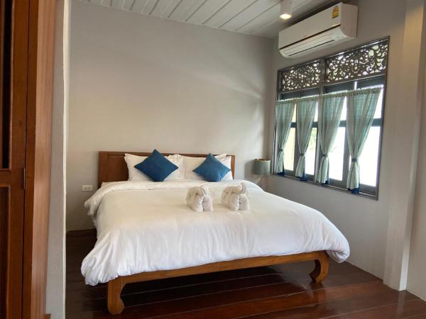 DONPIN8-Timeless House Chiang Mai : photo 6 de la chambre chambre lit king-size