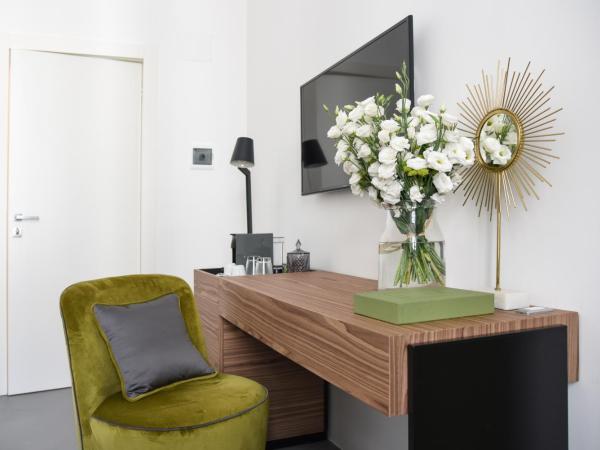 Le Mummarelle Napoli : photo 2 de la chambre comfort quadruple room – via santa lucia 133