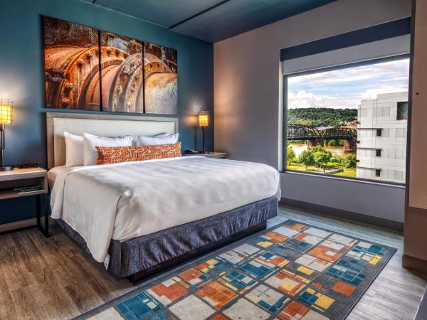 Hotel Indigo Pittsburgh University - Oakland, an IHG Hotel : photo 4 de la chambre chambre lit king-size - accessible aux personnes à mobilité réduite / adapté aux malentendants