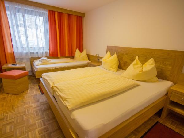 Café Pension Alpina : photo 2 de la chambre chambre triple