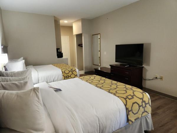 Baymont by Wyndham Houston Brookhollow : photo 4 de la chambre 2 queen bed, mobility accessible room, bathtub w/ grab bars, non-smoking