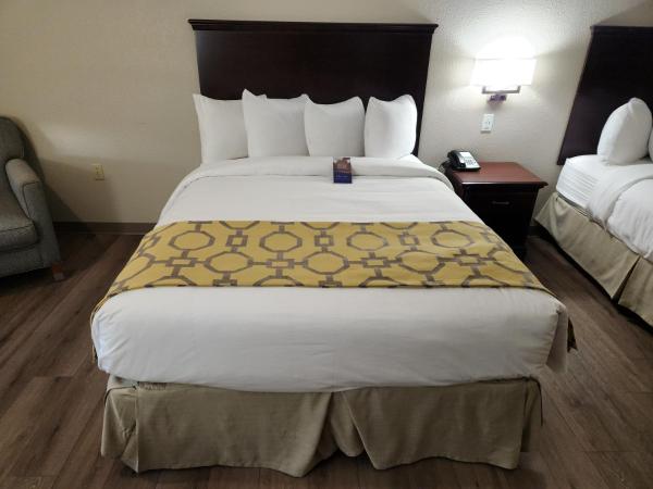 Baymont by Wyndham Houston Brookhollow : photo 5 de la chambre 2 queen bed, mobility accessible room, bathtub w/ grab bars, non-smoking
