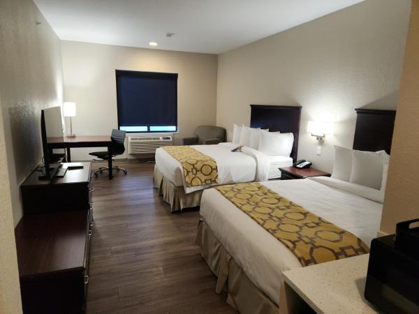 Baymont by Wyndham Houston Brookhollow : photo 2 de la chambre 2 queen bed, mobility accessible room, bathtub w/ grab bars, non-smoking