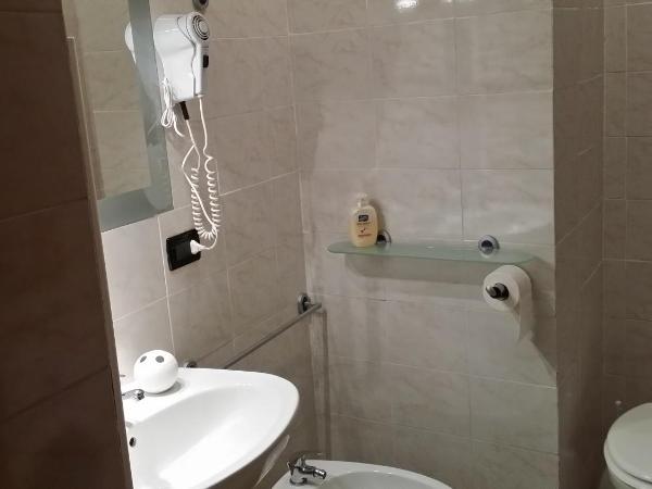 Il Sole e La Luna : photo 7 de la chambre chambre lits jumeaux avec salle de bains privative