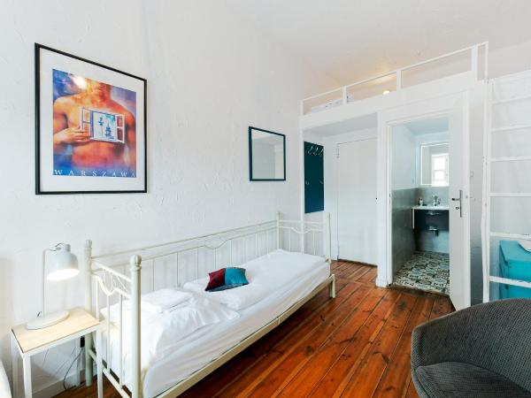 Old Town Kanonia Hostel & Apartments : photo 4 de la chambre chambre quadruple avec salle de bains