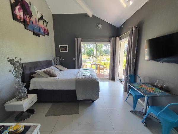 Villa BORA BORA : photo 3 de la chambre chambre lit king-size - vue sur piscine