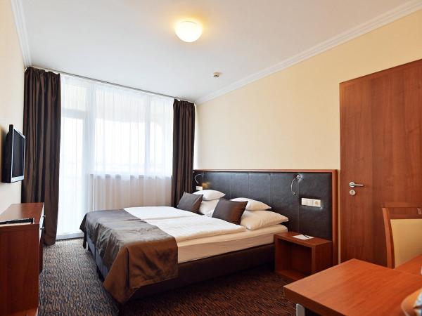 Hotel Eger & Park : photo 1 de la chambre 2 chambres doubles communicantes