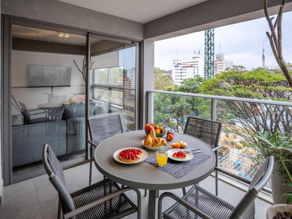 Noon Vila Madalena : photo 8 de la chambre chambre lit queen-size avec balcon