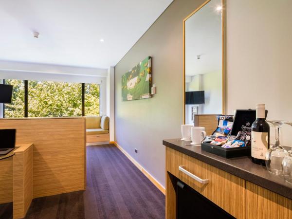 Crowne Plaza Canberra, an IHG Hotel : photo 5 de la chambre chambre king avec vue sur le parc