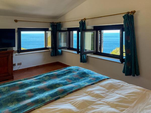 Hotel Sirius : photo 3 de la chambre chambre familiale - vue sur mer