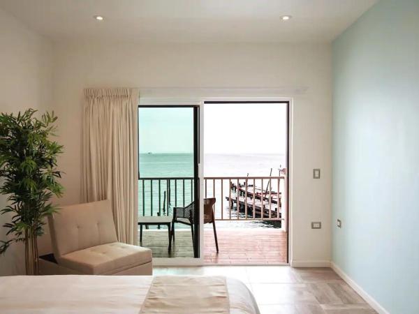 Bartolome Oceanfront Suites : photo 2 de la chambre chambre double deluxe avec balcon
