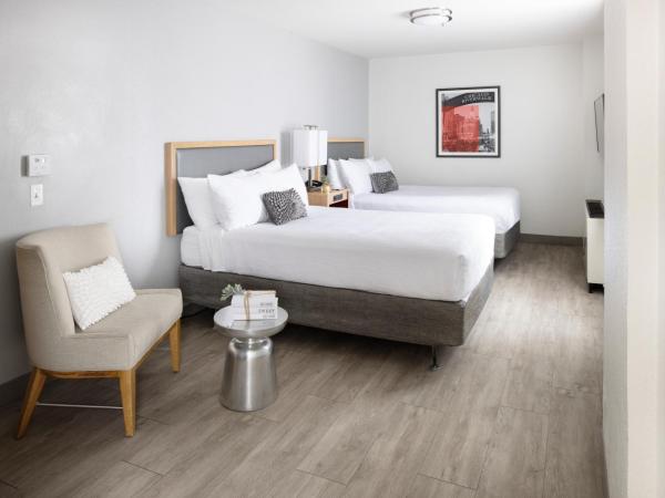 Hotel Saint Clair - Magnificent Mile : photo 1 de la chambre deluxe double with two double beds - disability access/roll-in shower