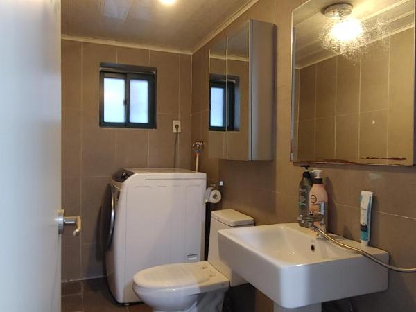 1012 House Namsan : photo 9 de la chambre chambre familiale