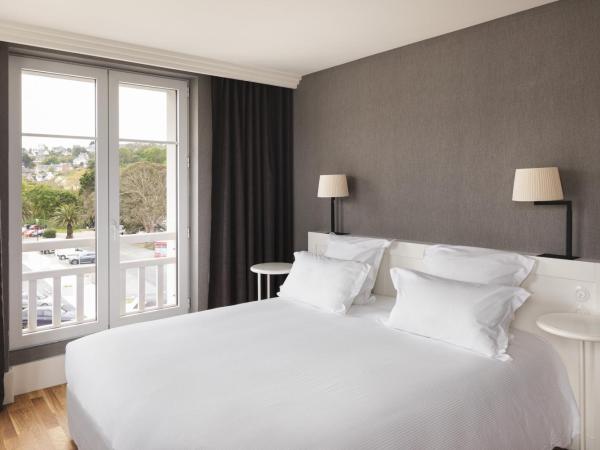 Grand Hôtel Perros-Guirec : photo 6 de la chambre chambre double - vue latérale sur mer