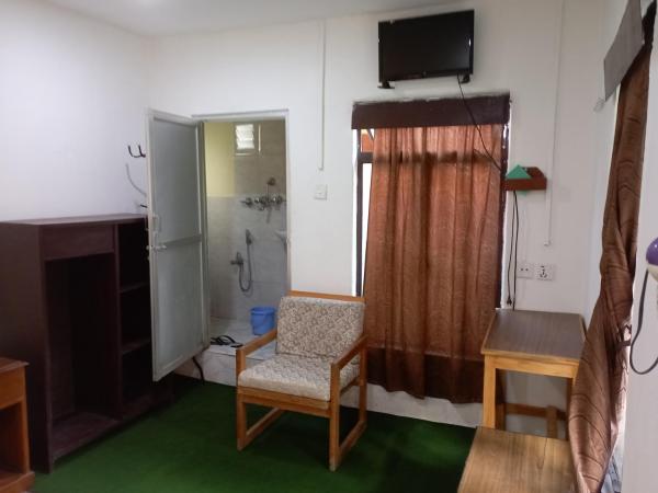 Gurkha Lodge : photo 3 de la chambre chambre double avec salle de bains privative
