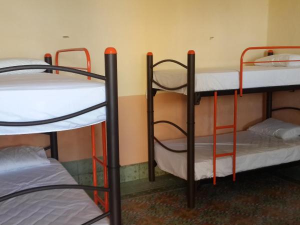 Hostal La Ermita : photo 4 de la chambre lit superposé dans dortoir mixte