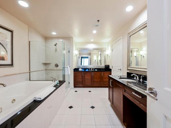 StripViewSuites at Signature : photo 7 de la chambre one-bedroom - balcony