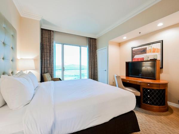 StripViewSuites at Signature : photo 4 de la chambre one-bedroom - balcony