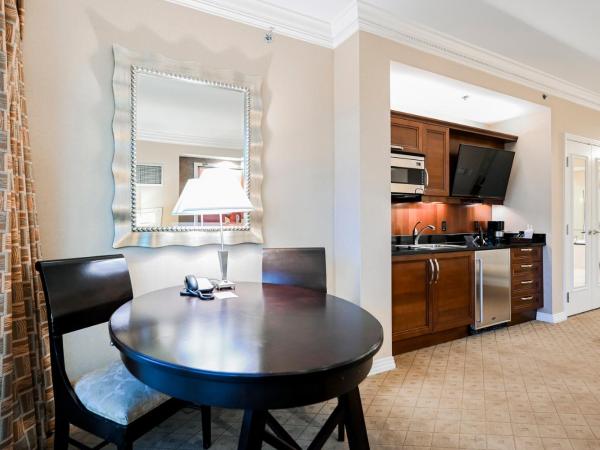 StripViewSuites at Signature : photo 7 de la chambre studio - las vegas strip view & balcony