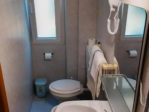 Hotel Major : photo 8 de la chambre chambre double avec salle de bains privative