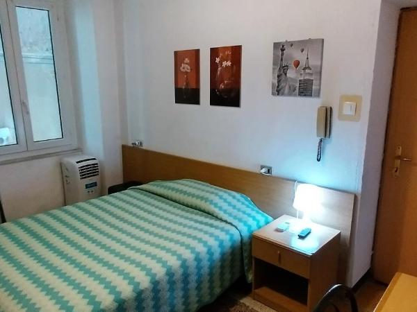 Hotel Major : photo 1 de la chambre chambre simple avec salle de bains privative