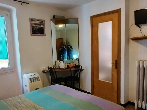 Hotel Major : photo 10 de la chambre chambre double avec salle de bains privative