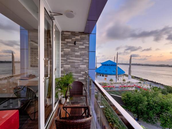 Summer Beach Maldives : photo 1 de la chambre deluxe double room with balcony and sea view (free return airport transfer and 10% off on food & beverage)