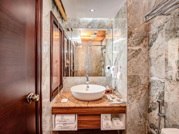 Summer Beach Maldives : photo 7 de la chambre chambre double deluxe avec vue sur mer (transfert aéroport aller-retour gratuit et 10 % de réduction sur la nourriture et les boissons)