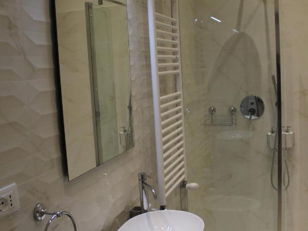 B&B San Luca : photo 10 de la chambre chambre double avec salle de bains privative