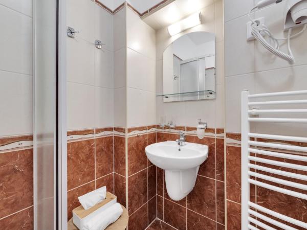 Rezidence Villa Gloria : photo 5 de la chambre chambre double avec kitchenette