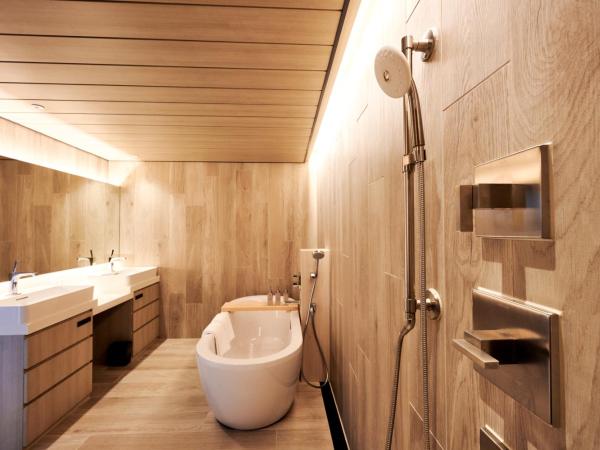 The Tower Hotel Nagoya : photo 6 de la chambre suite avec terrasse - vue sur forêt