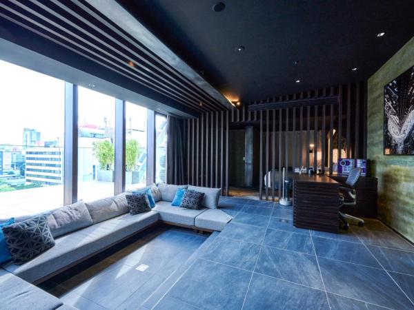 The Tower Hotel Nagoya : photo 2 de la chambre suite avec terrasse - vue sur parc