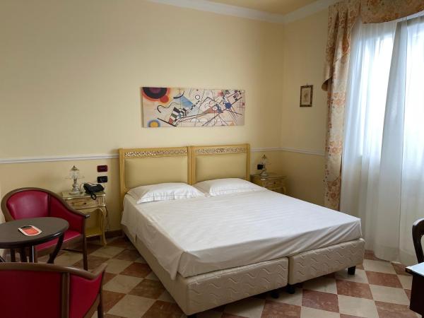 Hotel Trinacria : photo 2 de la chambre chambre double ou lits jumeaux avec salle de bains