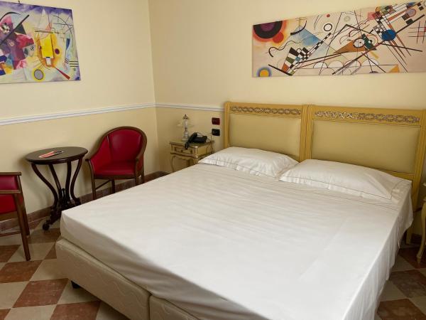 Hotel Trinacria : photo 1 de la chambre chambre double ou lits jumeaux avec salle de bains