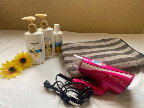 Bonfire Hostel Osaka : photo 7 de la chambre chambre de style japonais avec salle de bains commune