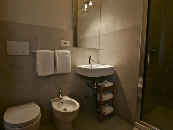 Milano Brera Relais : photo 3 de la chambre chambre lits jumeaux avec salle de bains privative