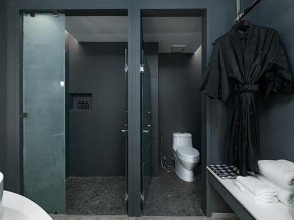 Foto Hotel Phuket Beachfront : photo 4 de la chambre hébergement ozone hall avec balcon