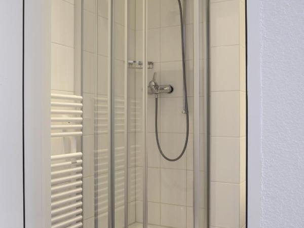 Hotel Marthahaus : photo 2 de la chambre chambre lits jumeaux avec salle de bains privative