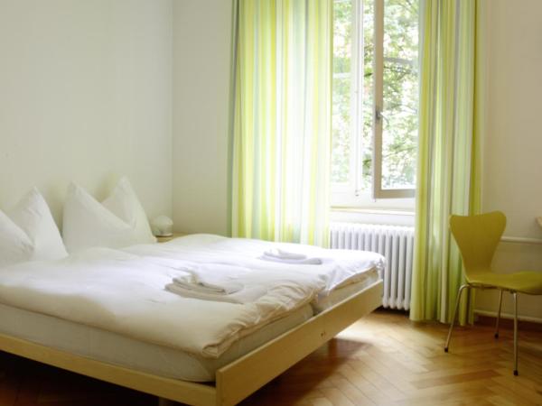 Hotel Marthahaus : photo 3 de la chambre chambre lits jumeaux avec salle de bains privative