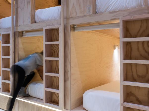 Colo Colo Hostel - Single Private Beds : photo 2 de la chambre lit simple dans dortoir mixte