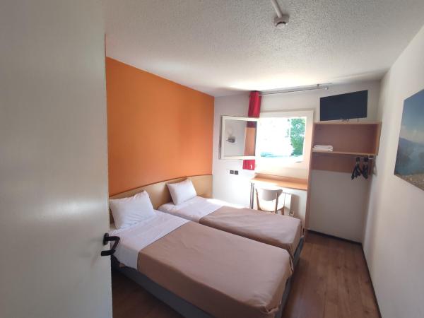 Premiere Classe Annecy Cran-Gevrier : photo 1 de la chambre chambre lits jumeaux