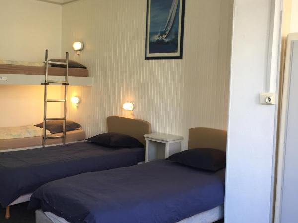 AUBERGE RIVA BELLA : photo 5 de la chambre chambre double ou lits jumeaux avec douche