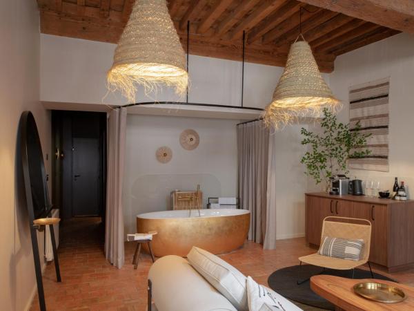 MiHotel Tour Rose : photo 4 de la chambre cobalt - suite exécutive